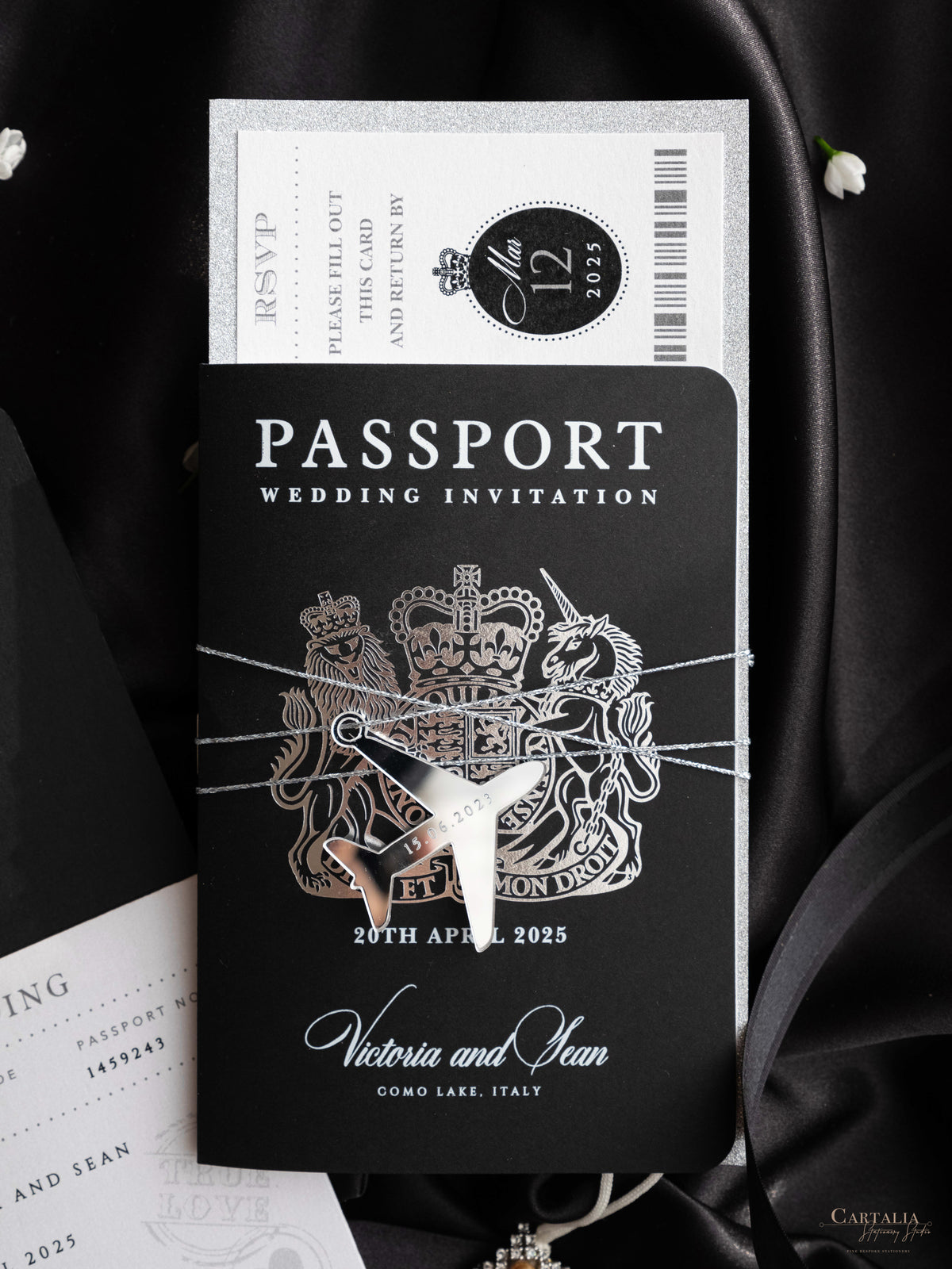 Suite per inviti di nozze con passaporto di lusso nero con glitter argento e vera lamina d'argento