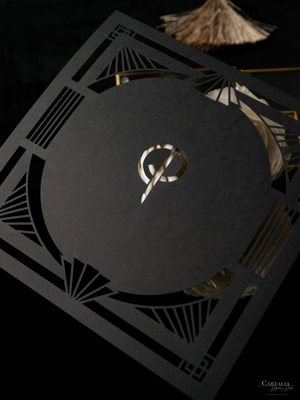 Caja a medida Art Deco Couture: Diseño personalizado 3D en negro y dorado | Comisión A&L a medida