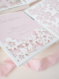 Invito con scatola 3D Couture su misura con cancello tagliato al laser | Sede di Villa Ephrussi | Commissione su misura M&J