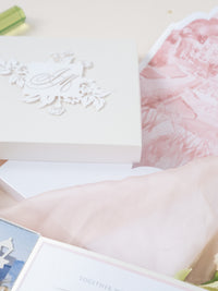 Invito con scatola 3D Couture su misura con cancello tagliato al laser | Sede di Villa Ephrussi | Commissione su misura M&J