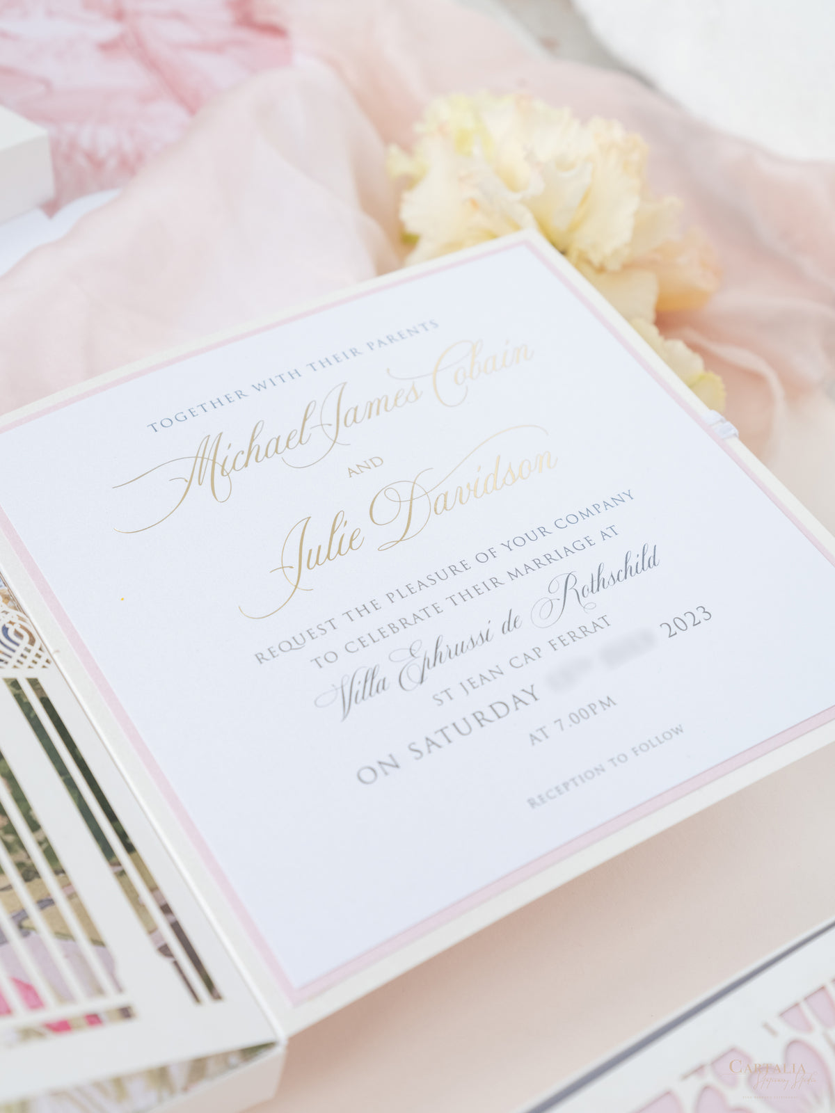 Invito con scatola 3D Couture su misura con cancello tagliato al laser | Sede di Villa Ephrussi | Commissione su misura M&J