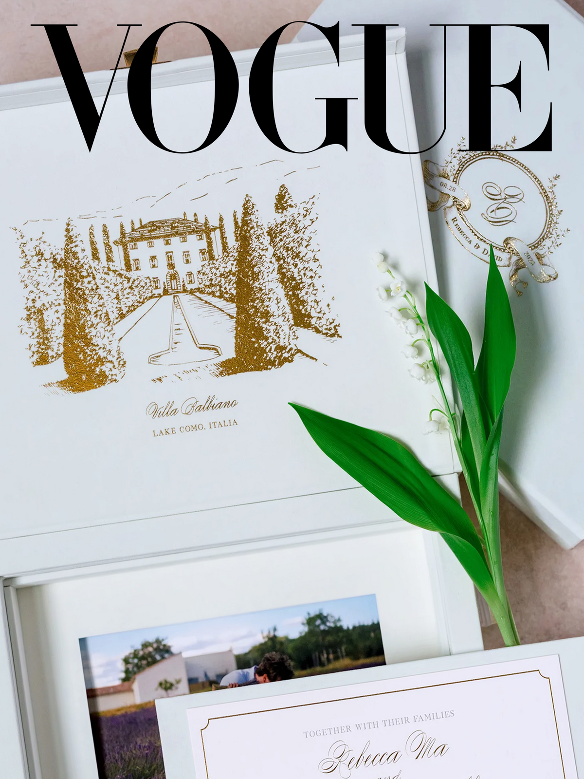 Invitation luxueuse en velours avec dos rigide et feuille d'or | Commande sur mesure Rebecca Bloom | Villa Balbiano, Lac de Côme