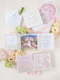 Invito con scatola 3D Couture su misura con cancello tagliato al laser | Sede di Villa Ephrussi | Commissione su misura M&J