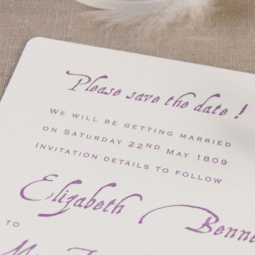 La typographie violette enregistre la date