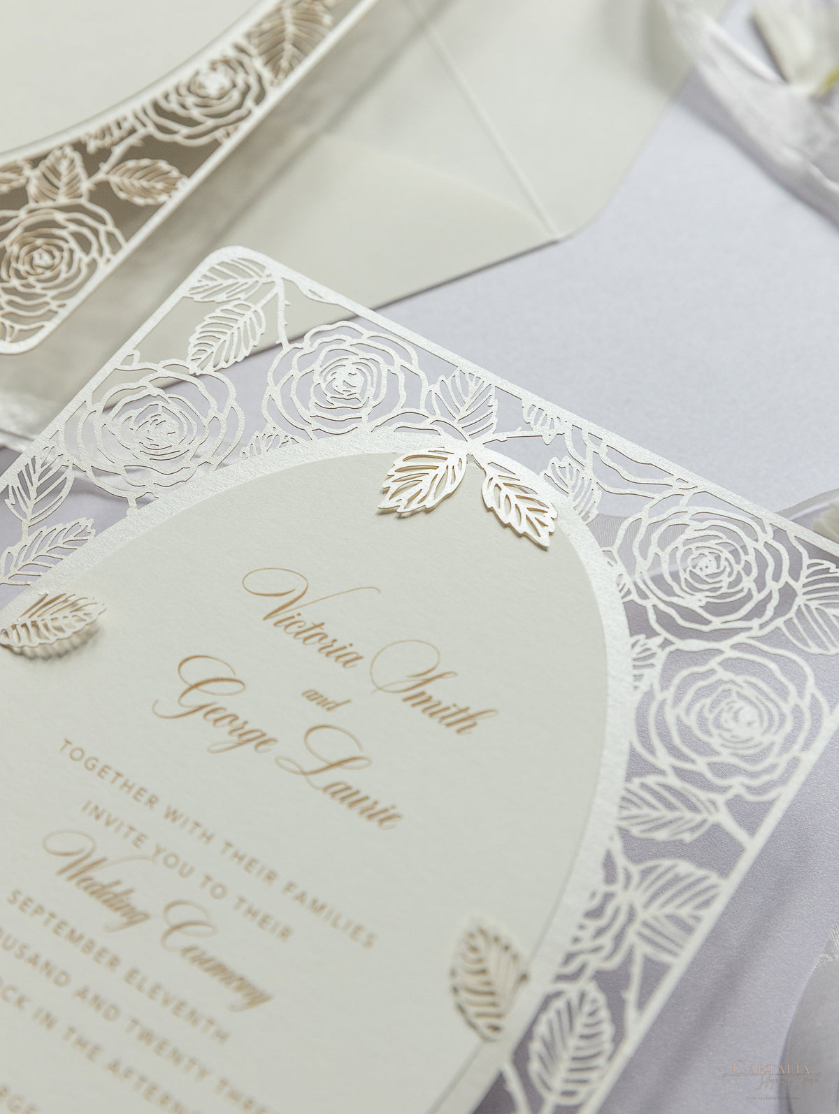 Champagne Romantic Roses Mirror Laser Cut le jour du mariage Invitation