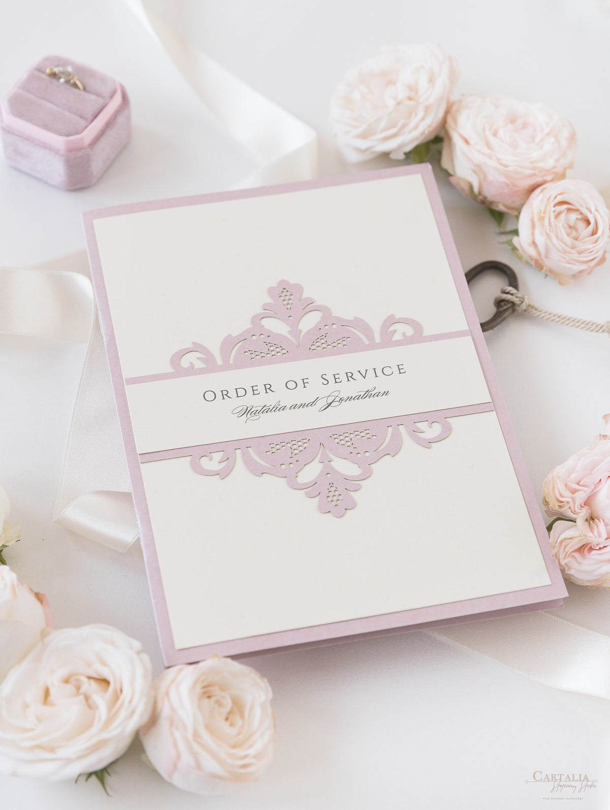 Blush e crema di lusso tagliati al laser Ordine di servizio / menu