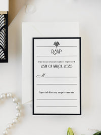 Invitación de lujo brillante Art Deco de los años 20 Gatsby Gate cortada con láser para el día de la boda con sobres dorados
