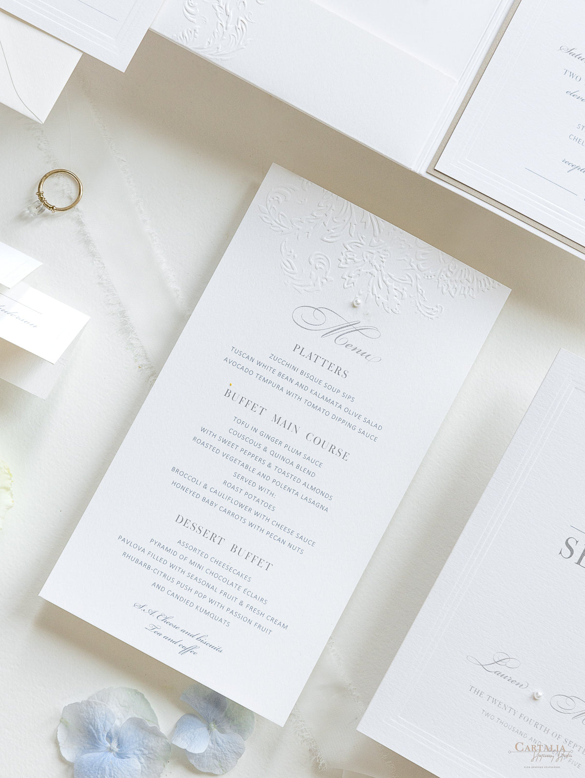 Carte menu delicate e lussuose in rilievo con dettagli di perle