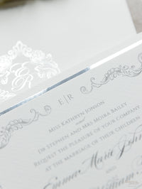 Cartella quadrata regale in lamina con busta con bordo increspato Tasca avorio con suite nuziale con monogramma in lamina