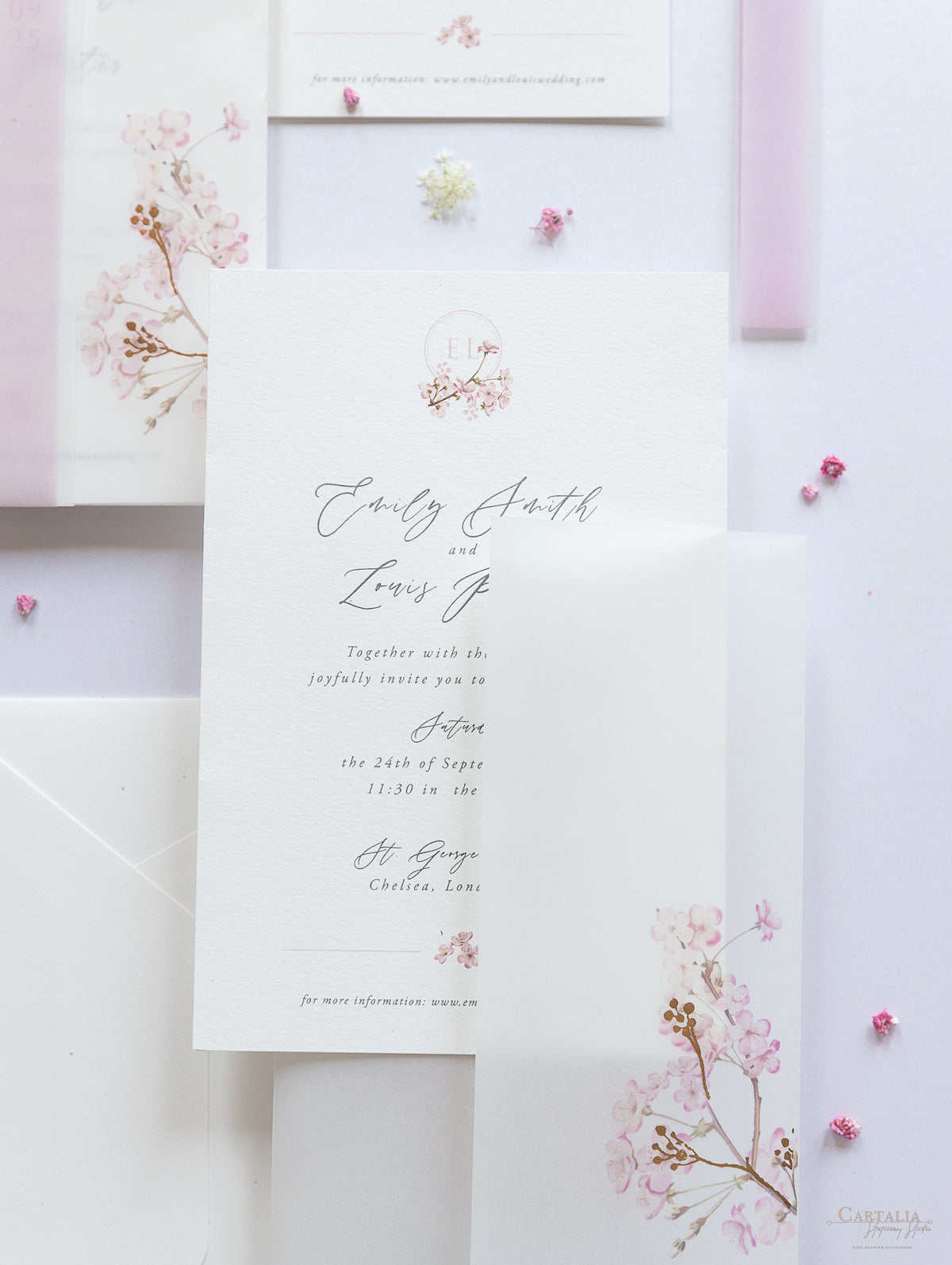 Conjunto moderno de vitela/pergamino en capas con cerezo en flor y lámina de oro rosa