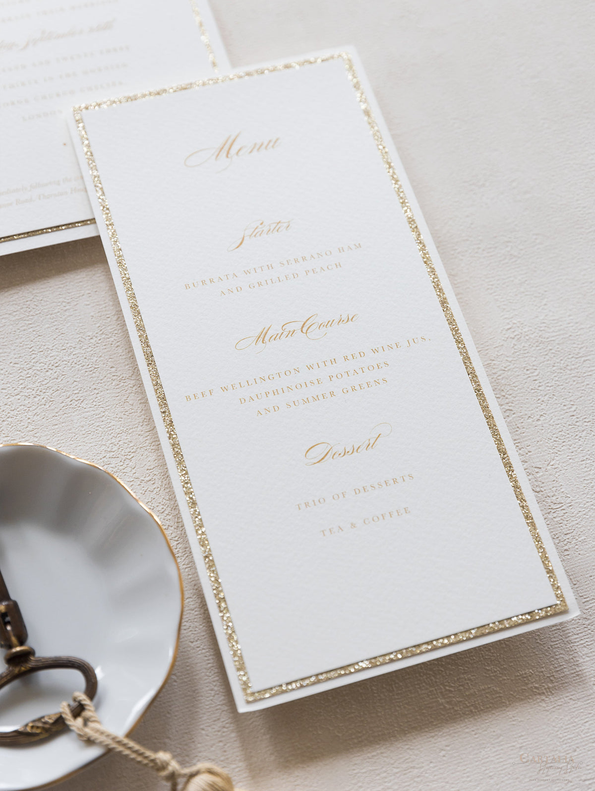 Menu classico di lusso con glitter dorati