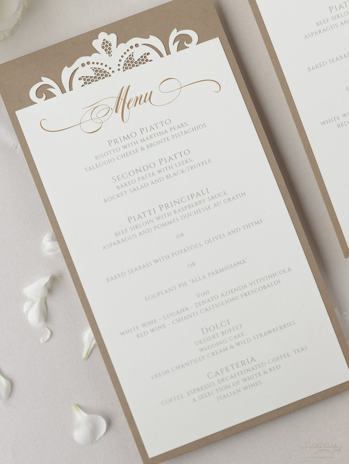 Menu di lusso con piastra tagliata al laser in oro antico opulenza