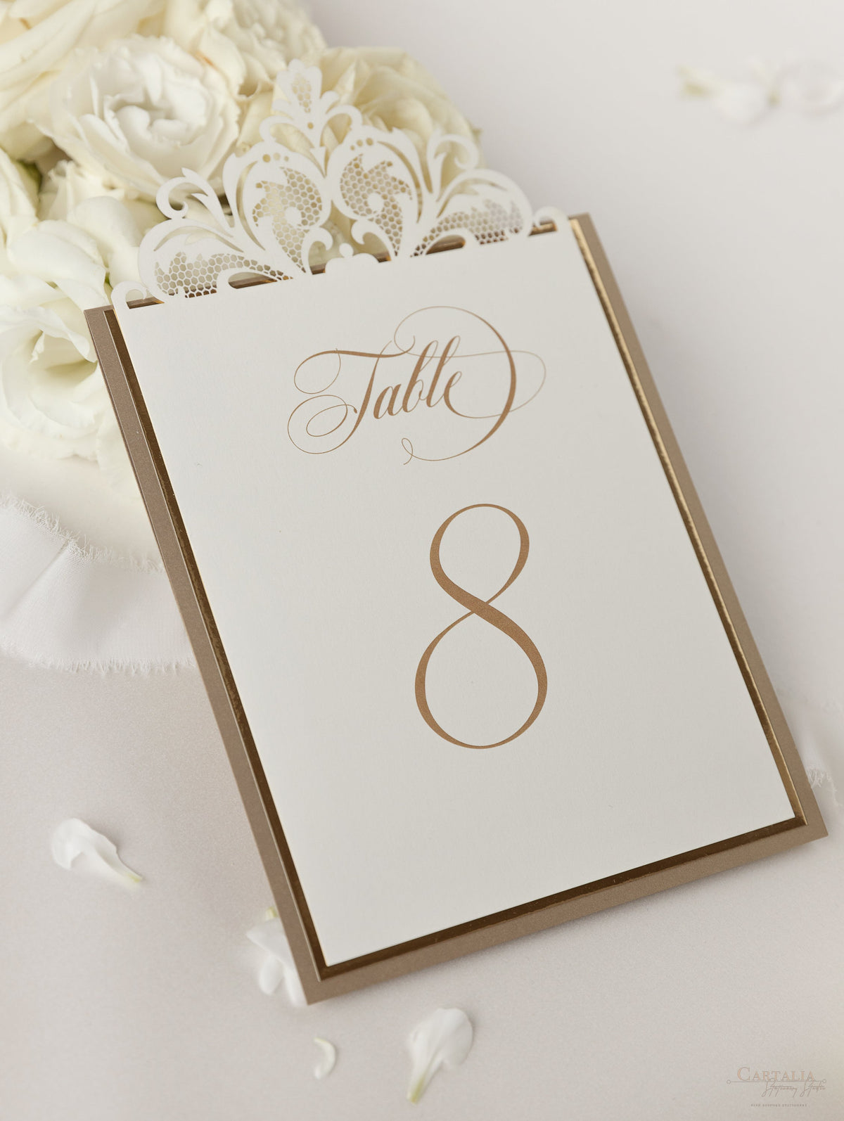 Numero da tavolo Old Gold Opulence con supporto a specchio dorato