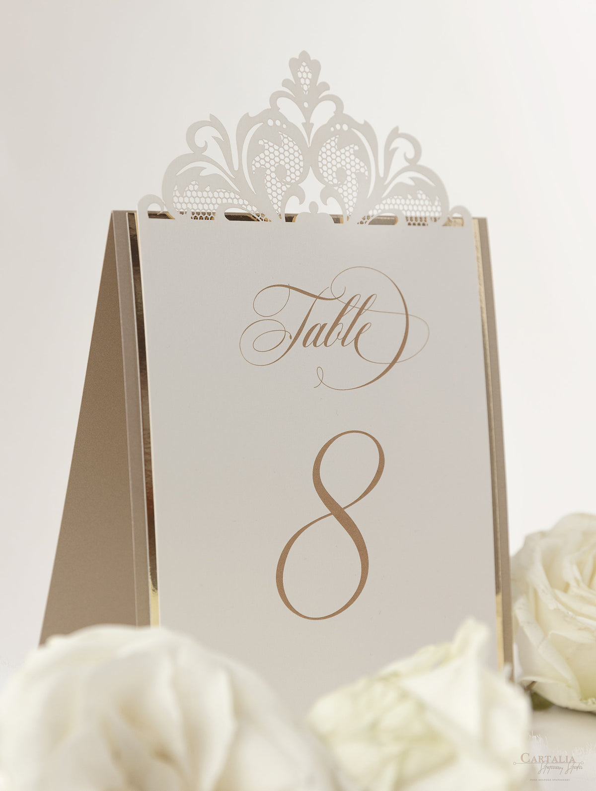 Numero da tavolo Old Gold Opulence con supporto a specchio dorato