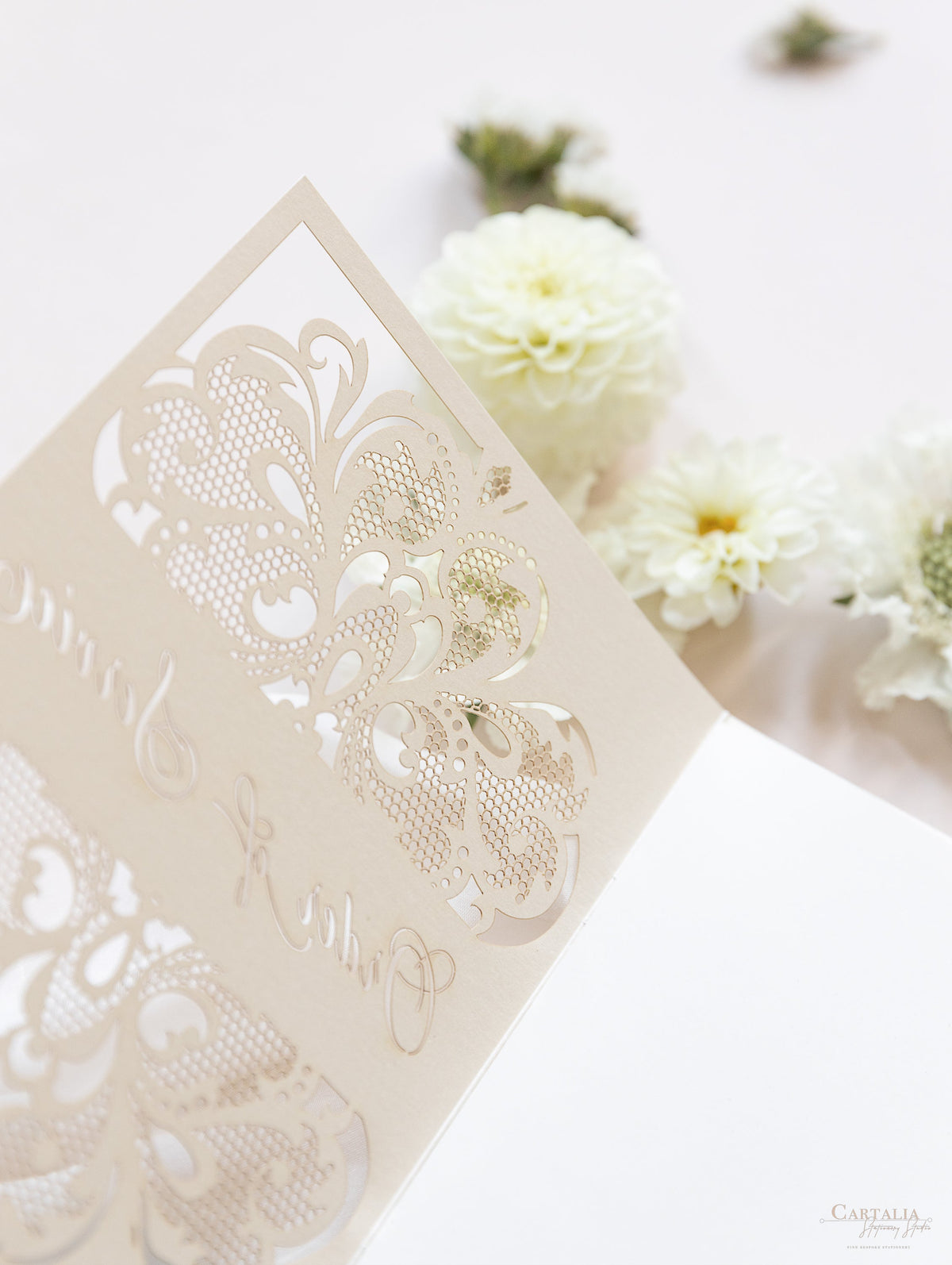 Ordine di servizio in pizzo tagliato al laser Champagne Opulence