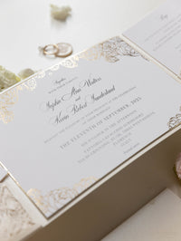 Suite pieghevole per invito in lamina d'oro con rose di lusso per il giorno del matrimonio, RSVP, scheda informativa con tasca tagliata al laser, scritta calligrafica
