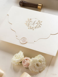 Suite pieghevole per invito in lamina d'oro con rose di lusso per il giorno del matrimonio, RSVP, scheda informativa con tasca tagliata al laser, scritta calligrafica