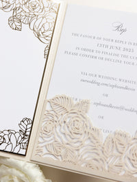 Suite pieghevole per invito in lamina d'oro con rose di lusso per il giorno del matrimonio, RSVP, scheda informativa con tasca tagliata al laser, scritta calligrafica