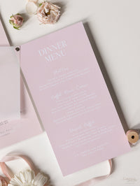 Menu in lamina a 2 strati con cuore in plexi abbinato pergamena in oro rosa con etichetta di posizionamento