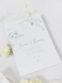 Invito per il giorno della suite in pergamena e RSVP in plexi con specchio in lamina d'argento con design floreale Boho grigio e argento