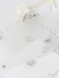 Invitación a la recepción nocturna de la suite Vellum y confirmación de asistencia en gris y plata Diseño floral bohemio Plexi con espejo de lámina plateada