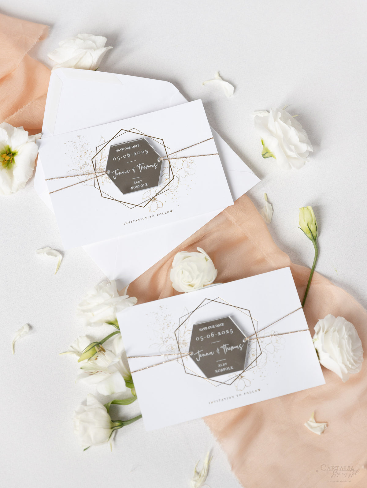 Mirror Plexi en hexagone sauve la date avec la carte et la chaîne en or