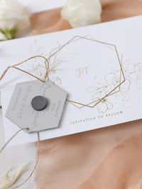 Mirror Plexi en hexagone sauve la date avec la carte et la chaîne en or