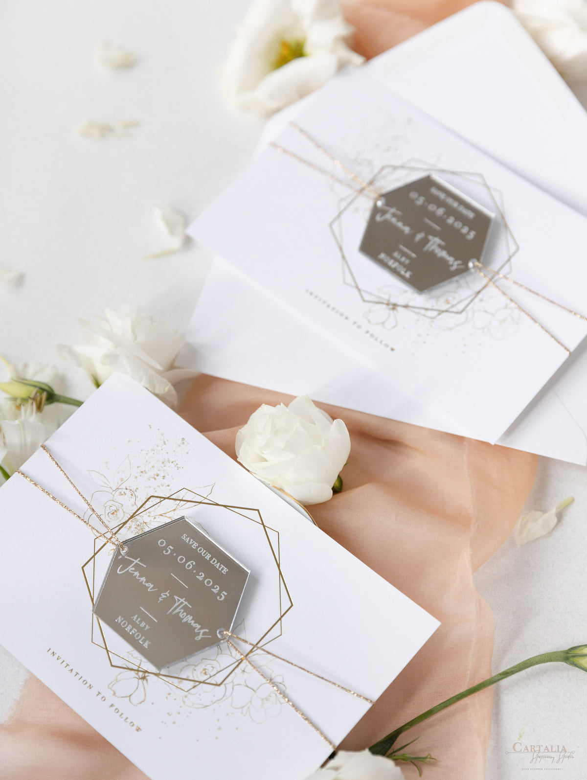 Mirror Plexi en hexagone sauve la date avec la carte et la chaîne en or