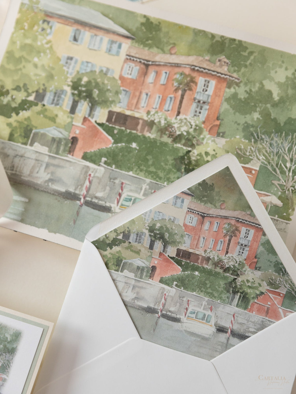 Invito personalizzato per la location del matrimonio in acquerello con lamina d'oro | Villa Regina Teodolinda | Lago di Como