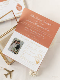 Terracotta, invitation de mariage de passeport de luxe à la cannelle avec corde dorée et paillettes en or, vraie feuille
