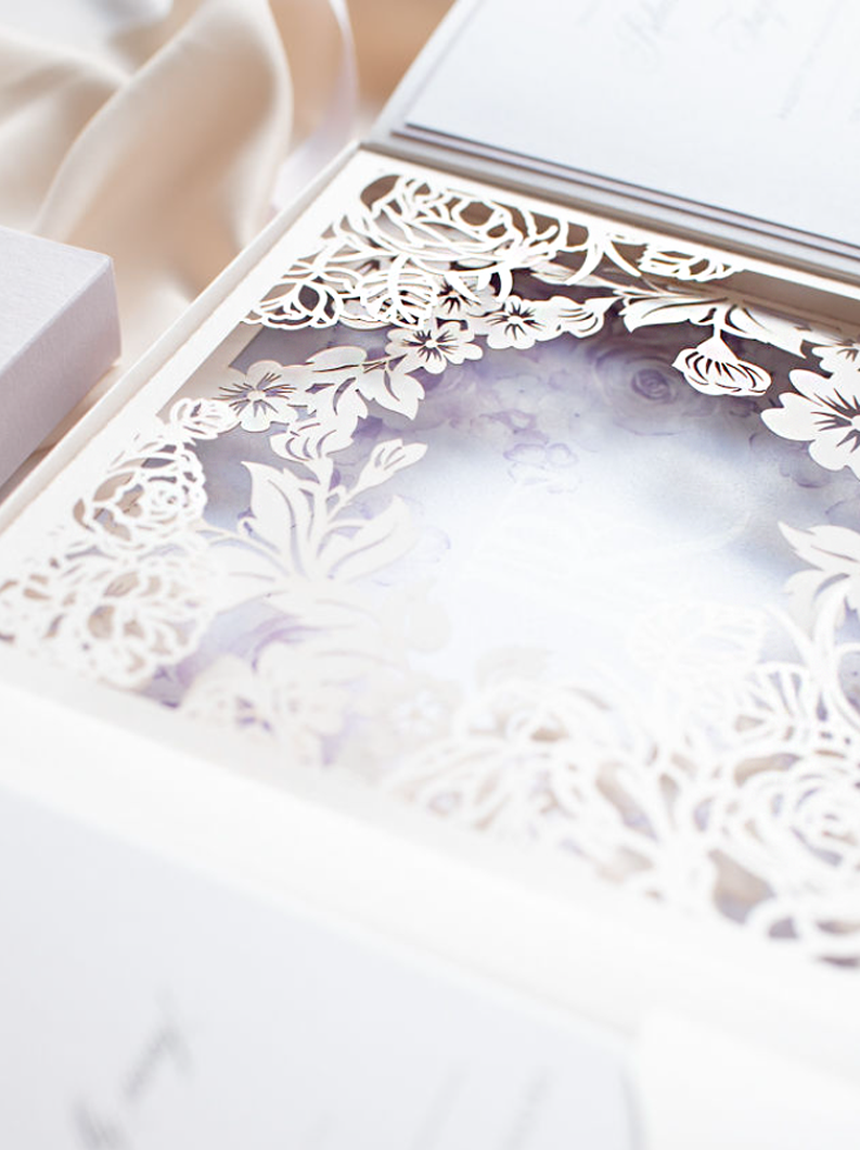 Scatola Couture lilla e viola: suite per inviti di nozze con taglio laser a livelli lussuosamente intricati in 3D