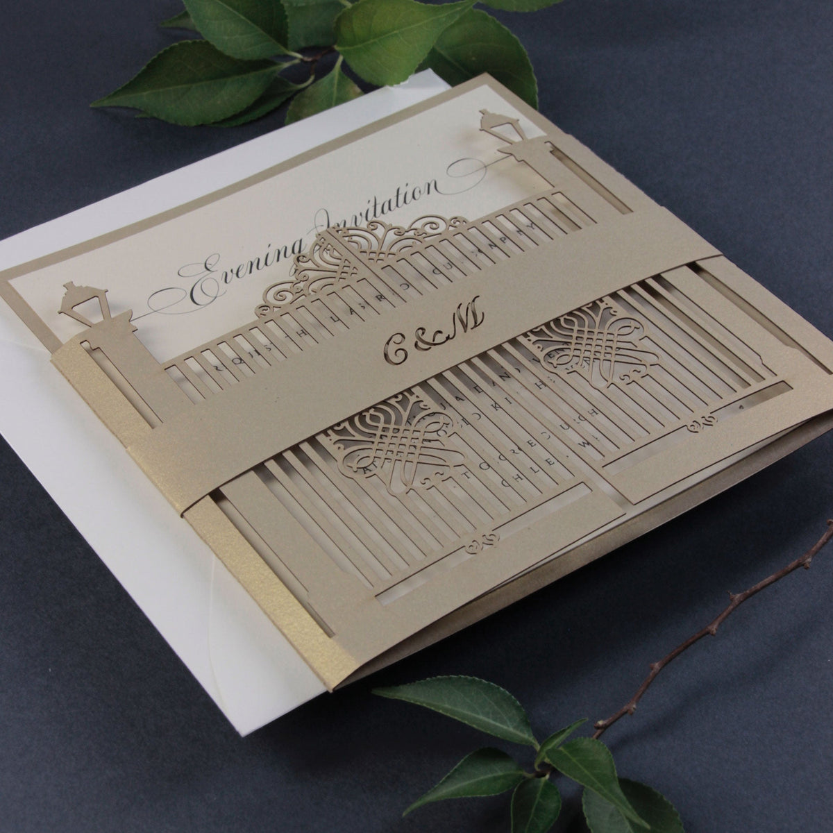 Suite de recepción nocturna cortada con láser con puerta ornamental y banda para el vientre