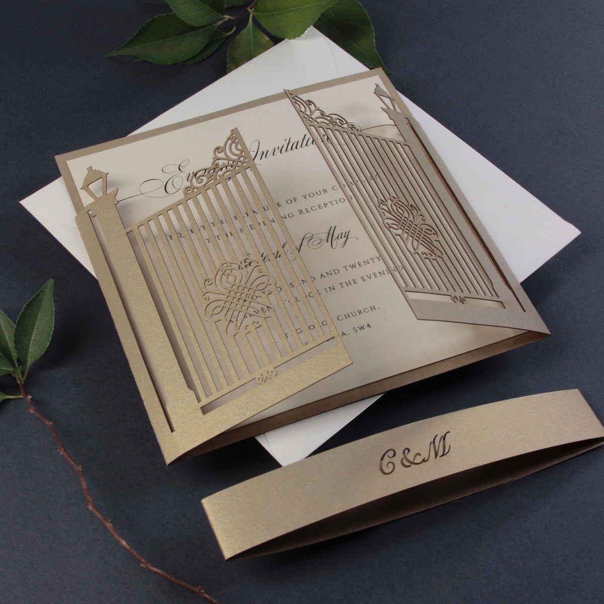 Suite de recepción nocturna cortada con láser con puerta ornamental y banda para el vientre