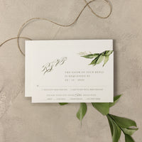 Avvolgimento in pergamena botanica con invito in plexi acrilico trasparente di design - inciso