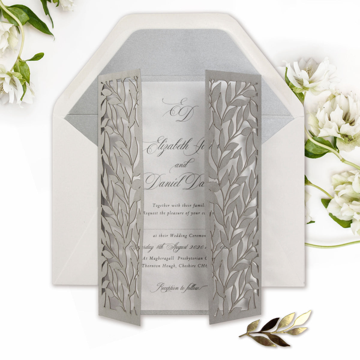 Invitación para el día del encaje de hojas cortadas con láser