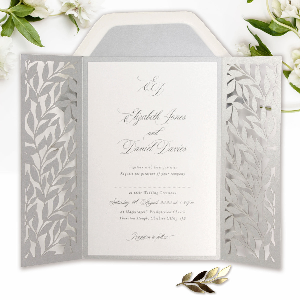Invitación para el día del encaje de hojas cortadas con láser