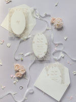 Invito al giorno delle nozze con rose romantiche champagne tagliate al laser