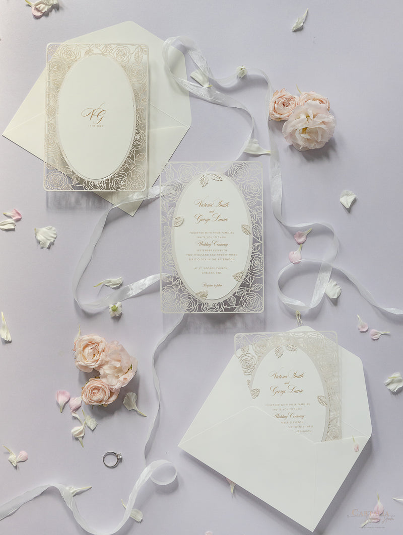 Invito al giorno delle nozze con rose romantiche champagne tagliate al laser