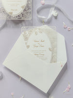Invito al giorno delle nozze con rose romantiche champagne tagliate al laser