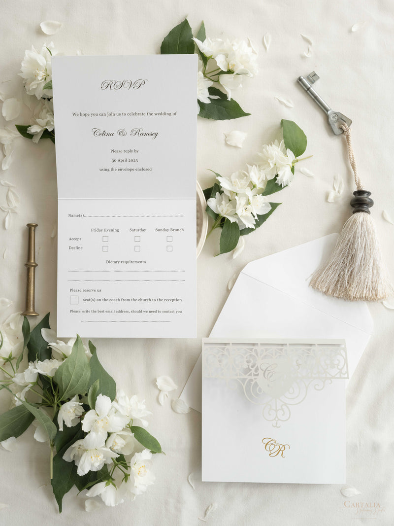 Biglietti RSVP con dettagli ornamentali tagliati al laser e lamina d'oro