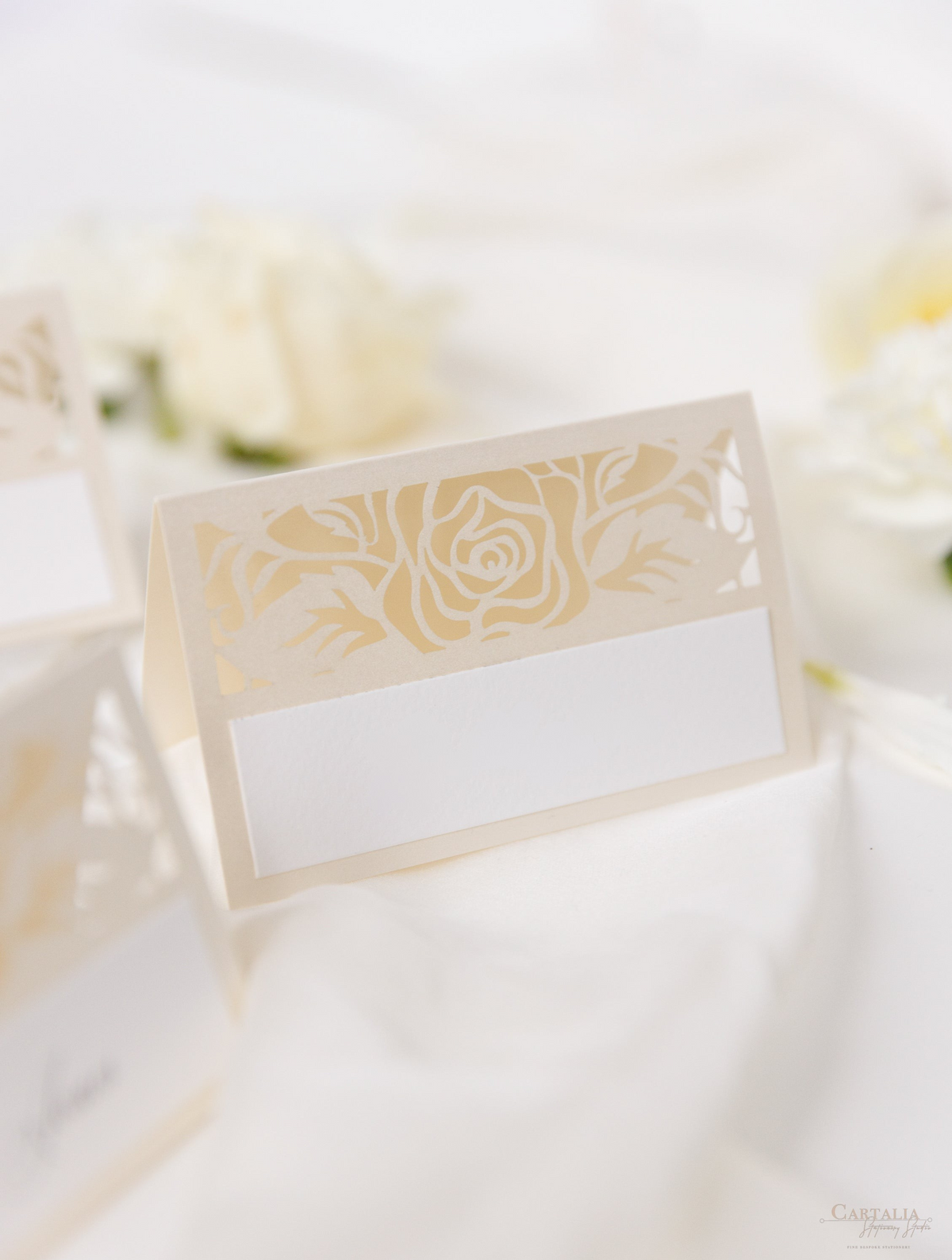 Tarjeta de lugar cortada con láser Classic Elegance