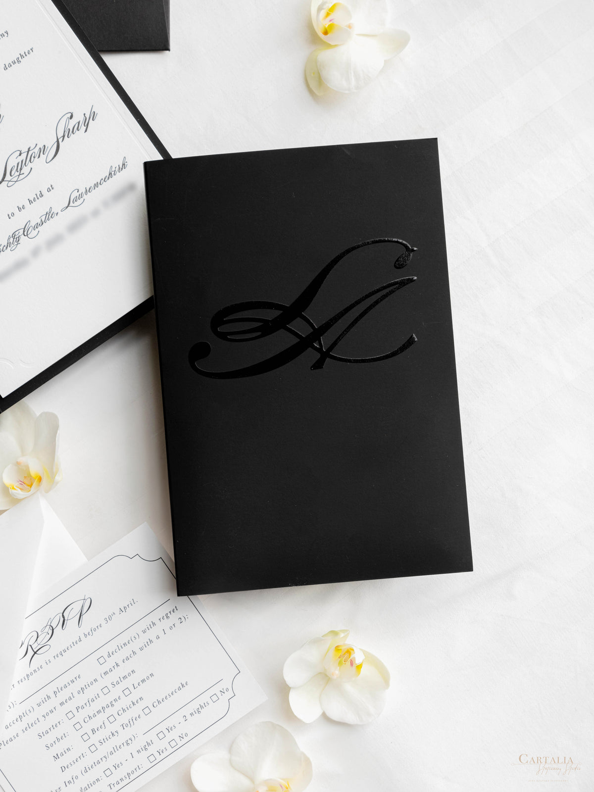Pockée du soir à couverture rigide de luxe en noir et blanc avec monogramme en feuille d'or | Commission sur mesure pour A&M