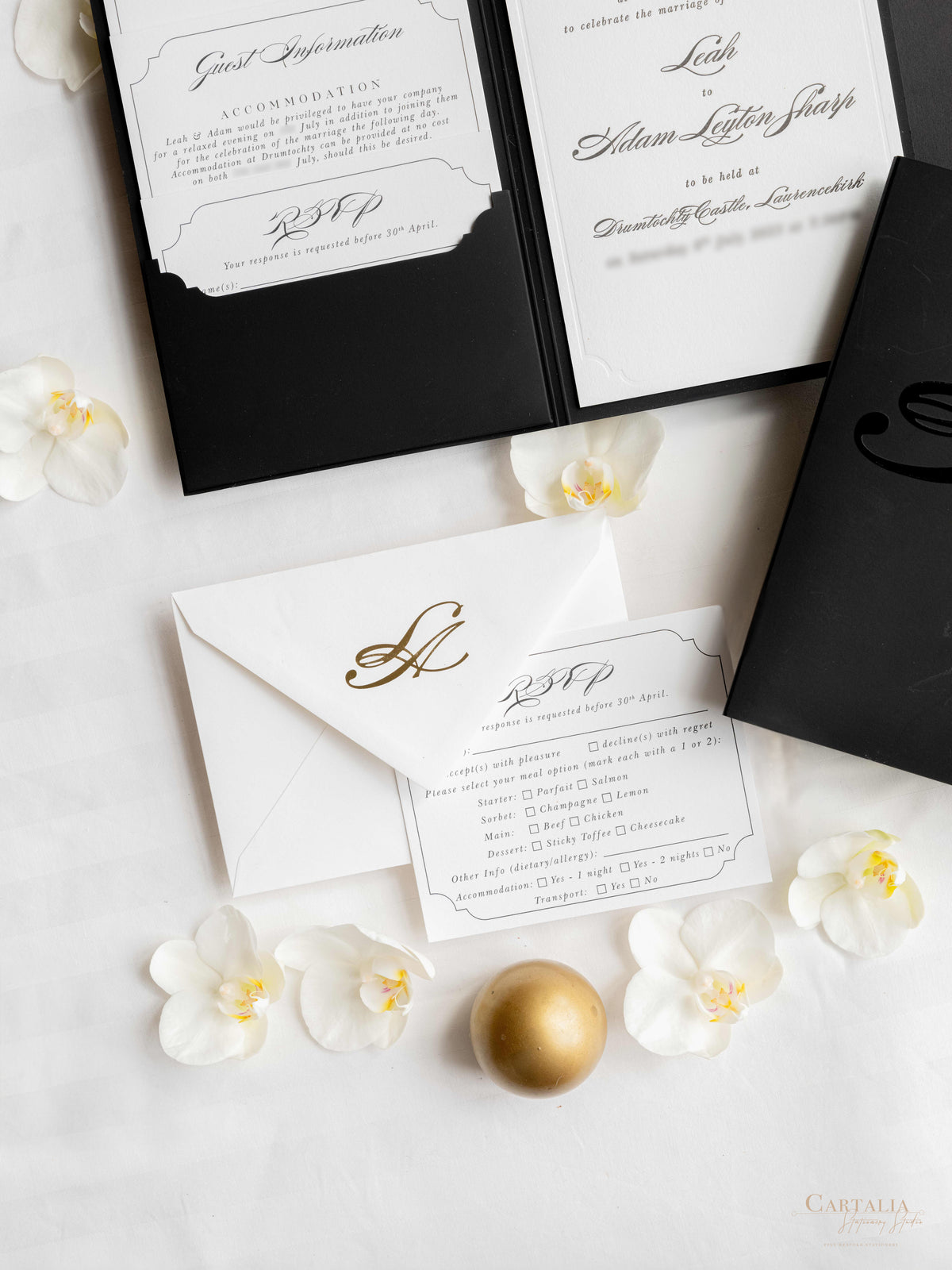 Pockée du soir à couverture rigide de luxe en noir et blanc avec monogramme en feuille d'or | Commission sur mesure pour A&M