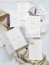 Invitation de mariage Olive & Lavender avec monogramme vert et sceau de cire