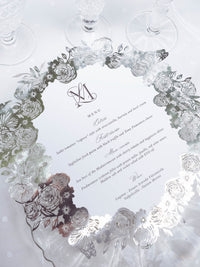 Menu miroir en argent assiette avec roses, fleurs et papillon | Villa Balbiano, Marri-Como du lac