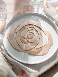 Menu bar su misura con monogramma dorato | Matrimonio Lago di Como Villa Balbiano