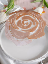 Menu bar su misura con monogramma dorato | Matrimonio Lago di Como Villa Balbiano