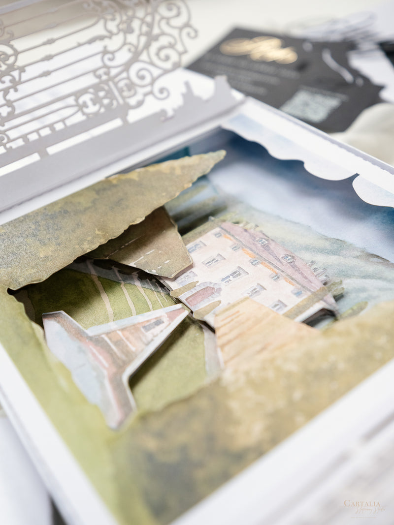 Invito tascabile per sede in scatola 3D con cancello tagliato al laser e targhetta in pelle vegana | Villa Balbiano, Lago di Como | Su misura