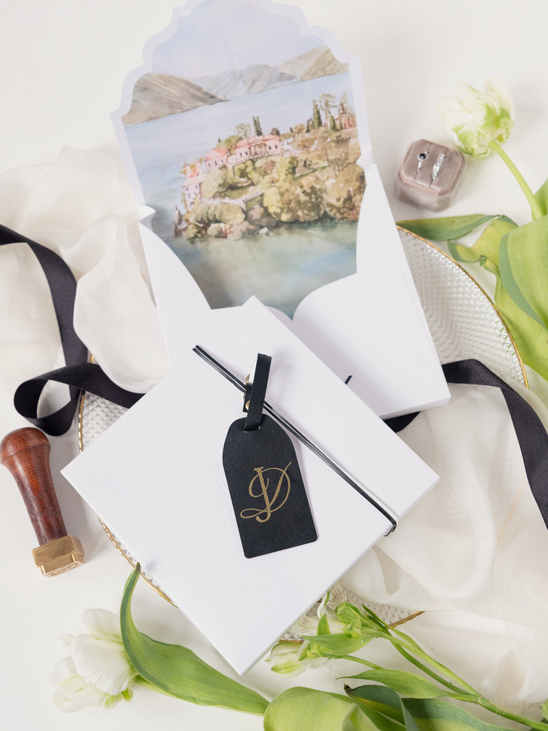 Invito tascabile per sede in scatola 3D con cancello tagliato al laser e targhetta in pelle vegana | Villa Balbiano, Lago di Como | Su misura