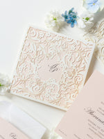 Cartella estraibile con taglio laser Magic Garden Butterfly nei colori metallizzati Avorio e Blush con RSVP